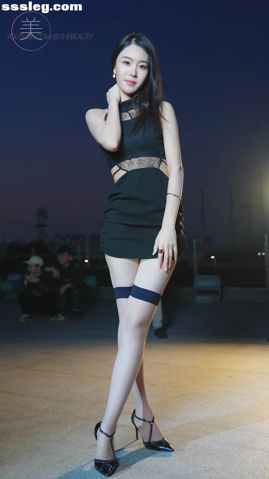 V (1).jpg