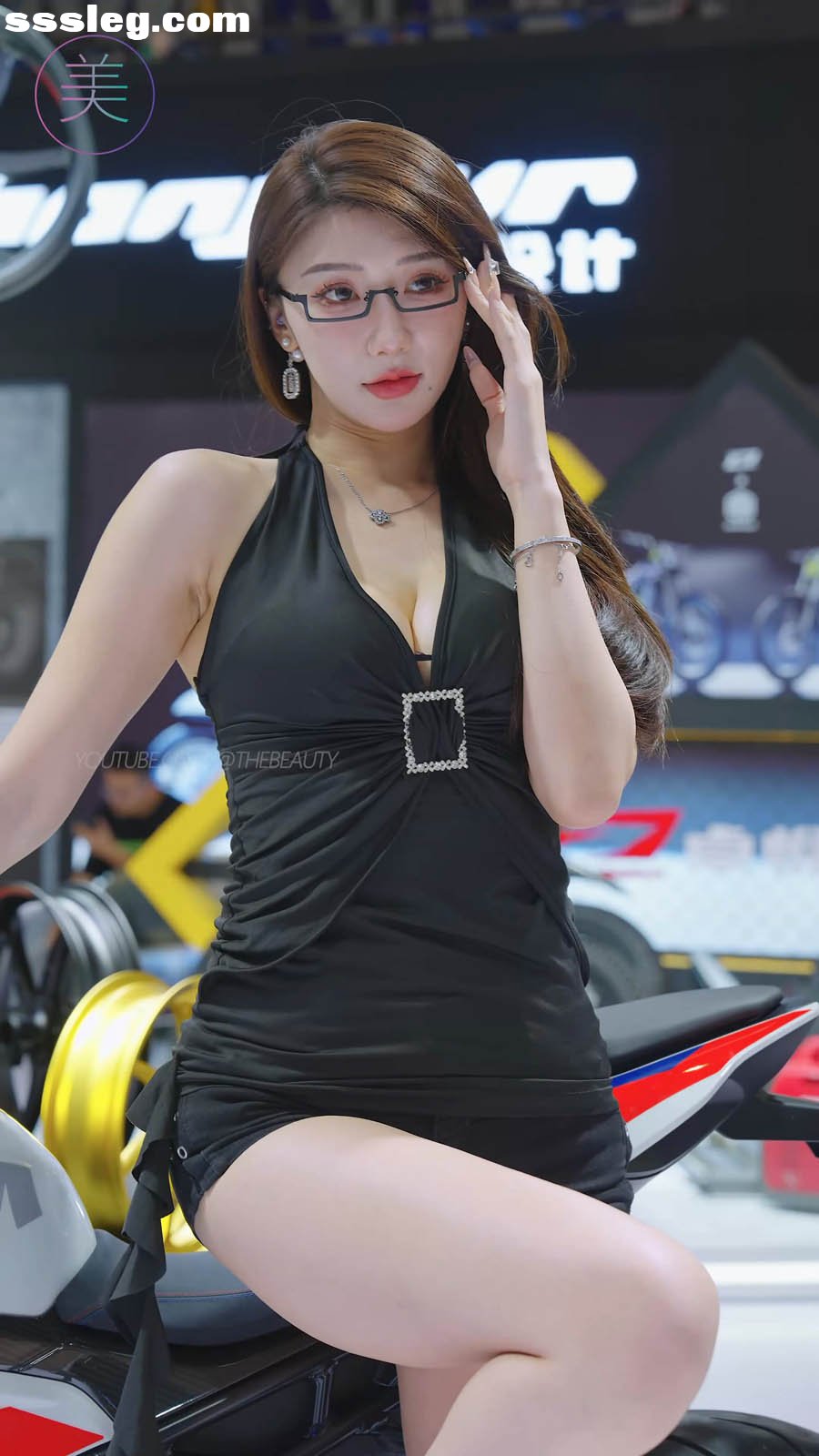 V (1).jpg