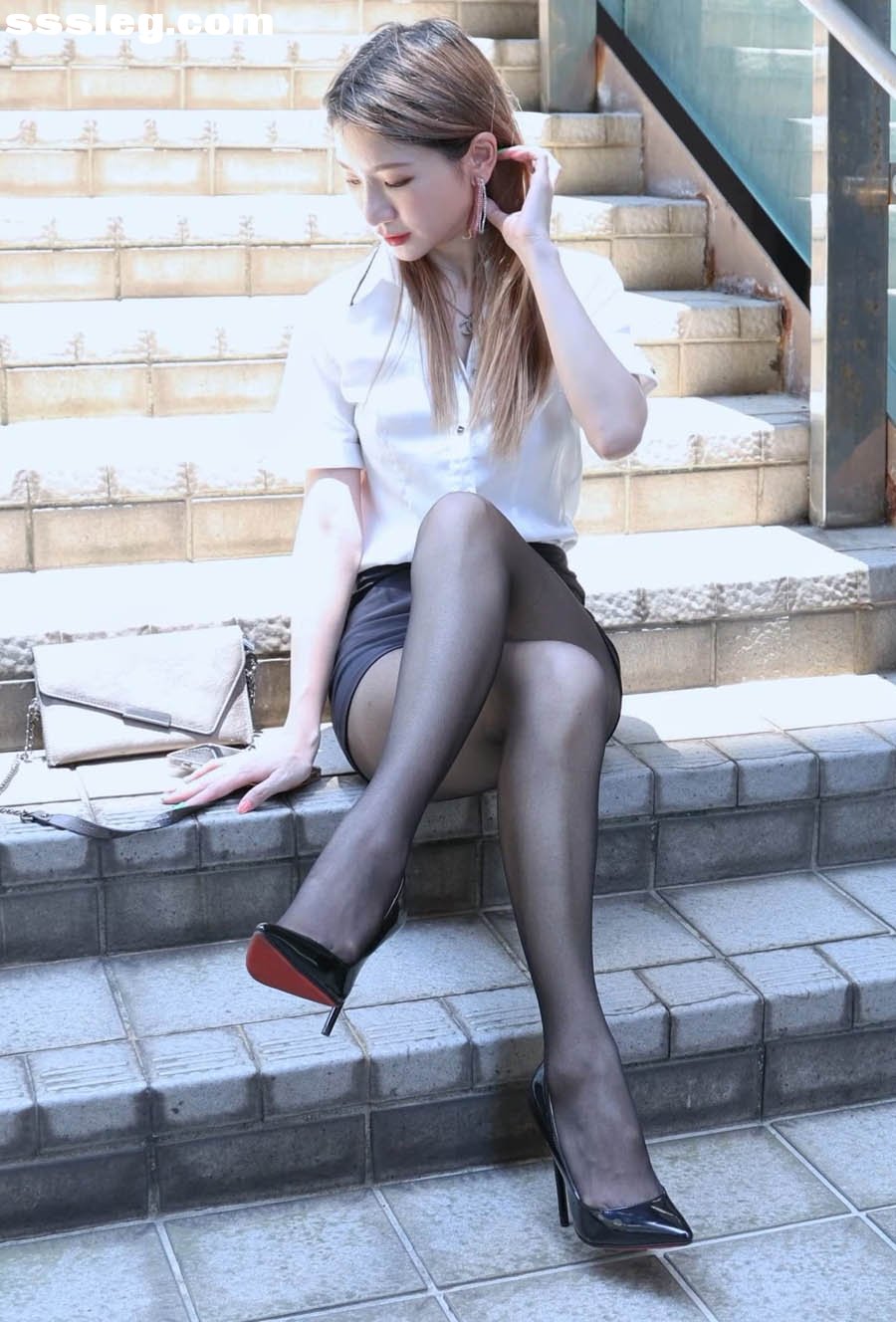 V (1).jpg
