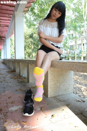 [战前女神]恋足美腿摄影套图102 [90P133M]