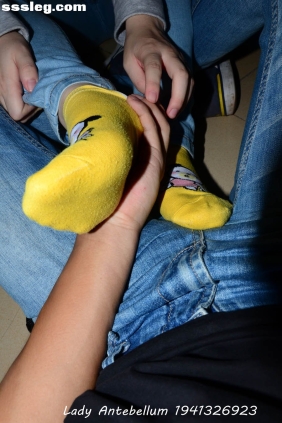 [战前女神]恋足美腿摄影套图073 [71P147M]