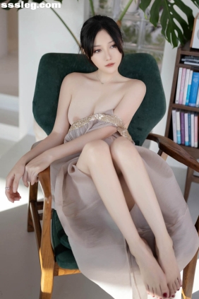 鱼子酱Fish 抹胸女人写真[101P1.54G]