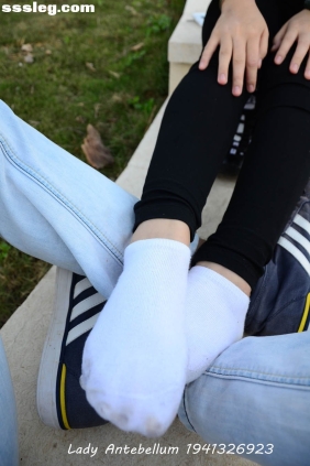 [战前女神]恋足美腿摄影套图063 [89P121M]