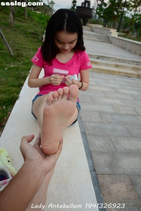 [战前女神]恋足美腿摄影套图060 [101P151M]