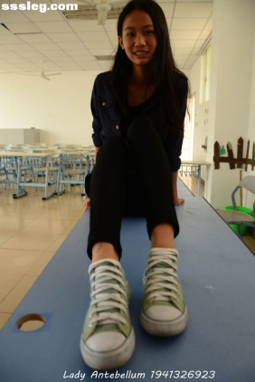 [战前女神]恋足美腿摄影套图022 [53P83M]