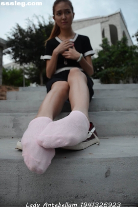 [战前女神]恋足美腿摄影套图101 [128P145M]