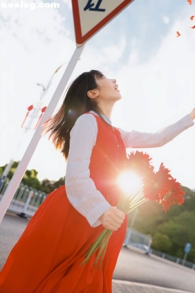 [YITUYU艺图语]2025.12.13 非洲菊我热烈而平静 双子[15P230M]
