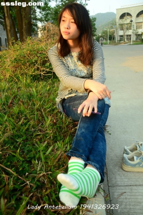 [战前女神]恋足美腿摄影套图016 [31P63M]