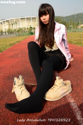 [战前女神]恋足美腿摄影套图017 [84P224M]