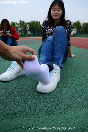 [战前女神]恋足美腿摄影套图011 [113P278M]