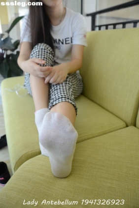 [战前女神]恋足美腿摄影套图103 [105P290M]