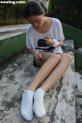 [战前女神]恋足美腿摄影套图106 [189P347M]
