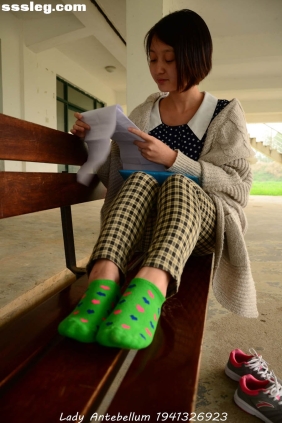 [战前女神]恋足美腿摄影套图030 [117P252M]