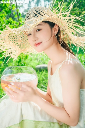[YITUYU艺图语]2025.12.24 已经怀念的夏日 糊涂国国王[22P419M]