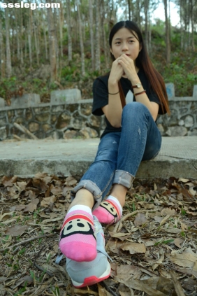 [战前女神]恋足美腿摄影套图107 [137P409M]