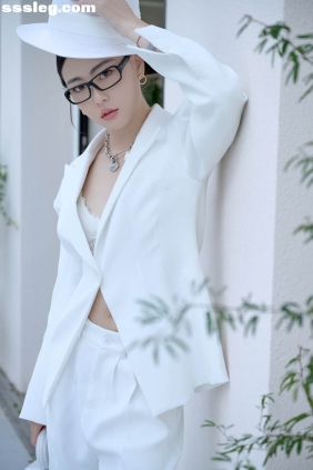 [YITUYU艺图语]2025.12.04 西服 喵喵[9P70M]