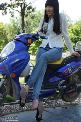 自由摄影 No.104 精致高跟里的裸足[54P137M]