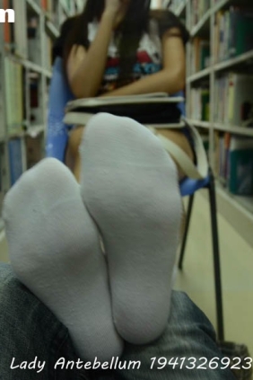 [战前女神]恋足美腿摄影套图065 [111P129M]