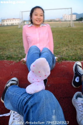 [战前女神]恋足美腿摄影套图003 [157P322M]