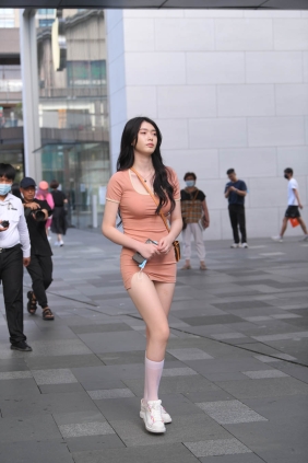 街拍作品 粉色紧身包臀裙中长袜[205P4.27G]