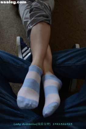 [战前女神]恋足美腿摄影套图055 [159P375M]