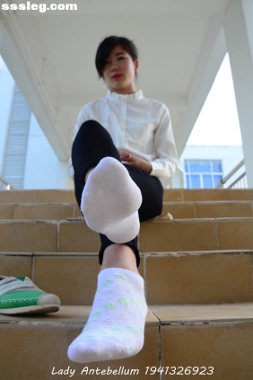 [战前女神]恋足美腿摄影套图040 [117P315M]