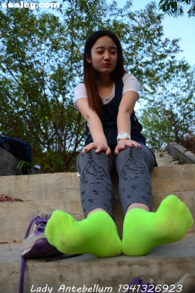 [战前女神]恋足美腿摄影套图094 [104P242M]